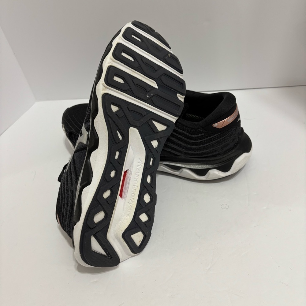 Mizuno Women's Black and Silver Athletic Shoes - Picture 5 of 6